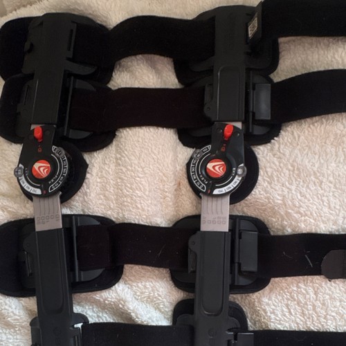 Adjustable hinged knee brace - adjustable,